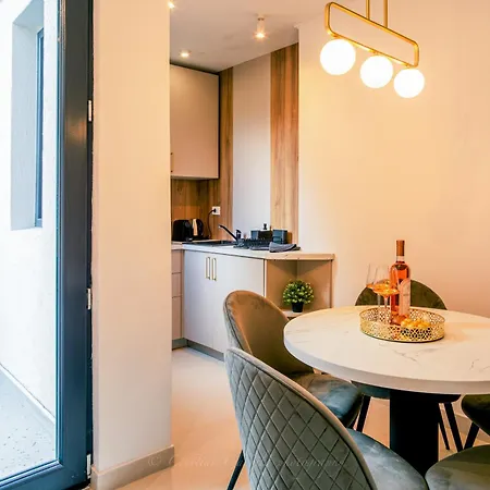 Apartment Radisson Luxe - At Victoriei Avenue Bucharest