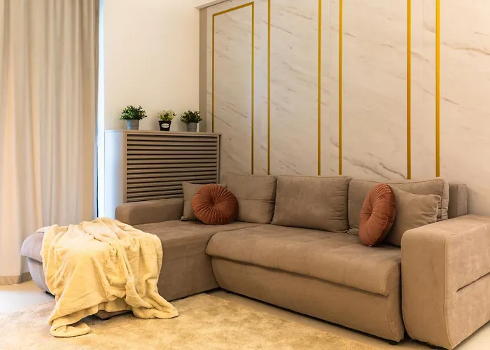 Апартаменти Luxe Heaven - At Victoriei Avenue *